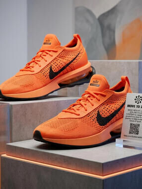 Nike Air Flyknit Men’s Running Shoes Size 9 Bright Orange FD0762-800 Brand New